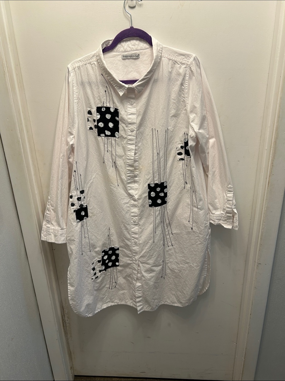 White Button-Front Artist Smocked with Black Polka Dot Patch's Lily Tomlin Wears